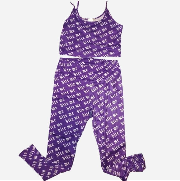 Bite Me Vampire Athletic Apparel set - Picture 2 of 15